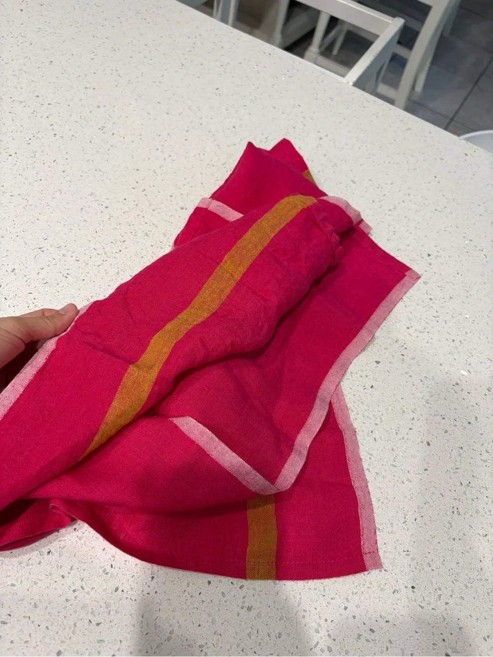 Caravan Vintage Linen Napkins, Set of 2 hot pink